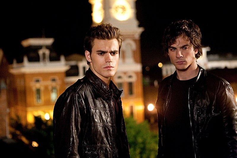 وسوسه‌ی تاریکی رو دست کم نگیر. حتی خالصترین قلبها بهش الوده شدن... 📽 The Vampire Diaries @dialoguee