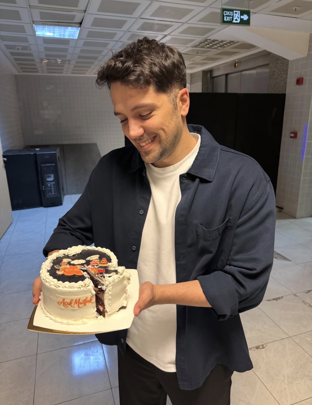 🥳
