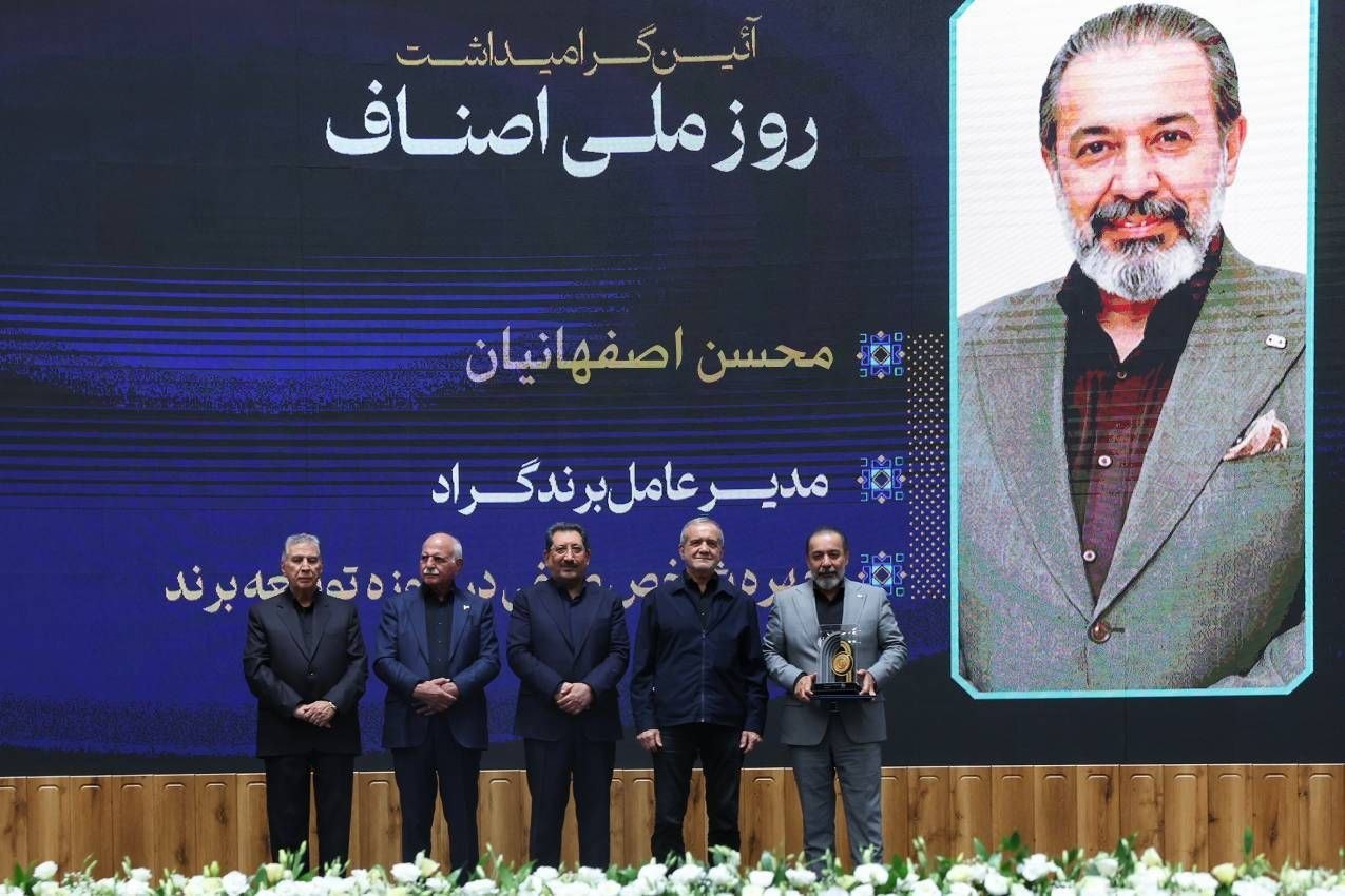 ♦️نام گراد در میان برگزیدگان روز ملی اصناف
🔹در مراسم روز ملی اصناف که امروز (اول تیر) با حضور مسعود پزشکیان، رئیسج...