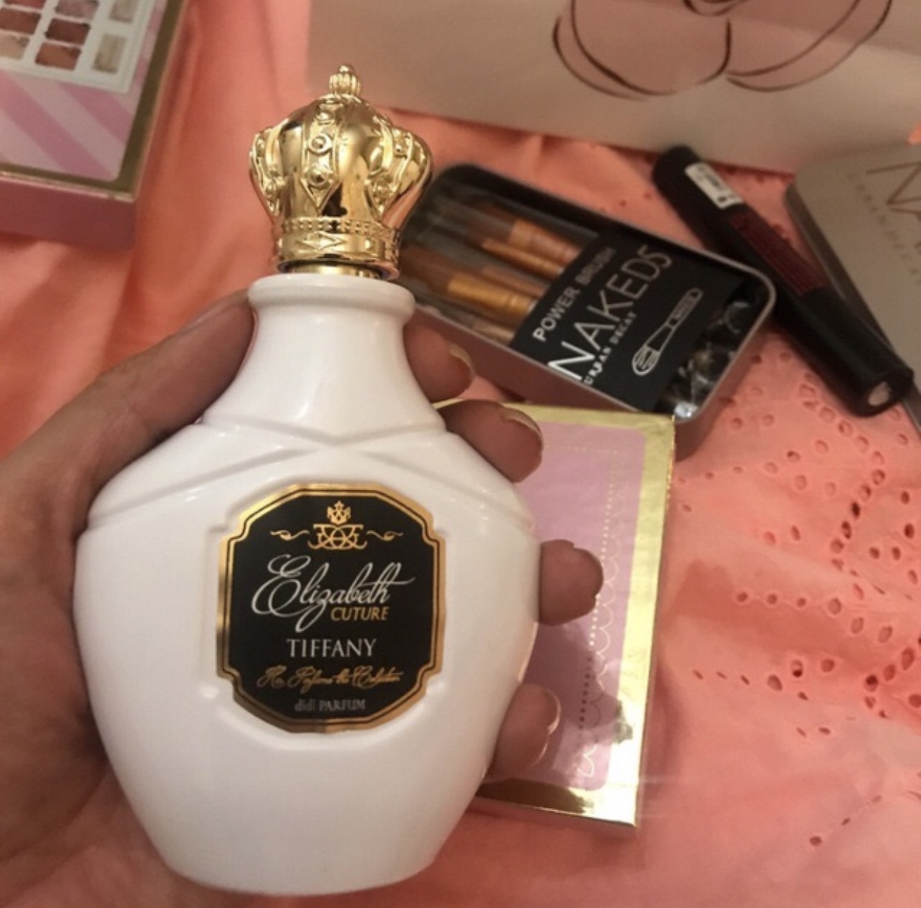 دليل حال خراب من از استكان تو لبريز است
گناه كن كه نگاه تو شراب شائبه آميز أست
خلاف فقه ،مرا گاهي تو بي ملاحظه م...