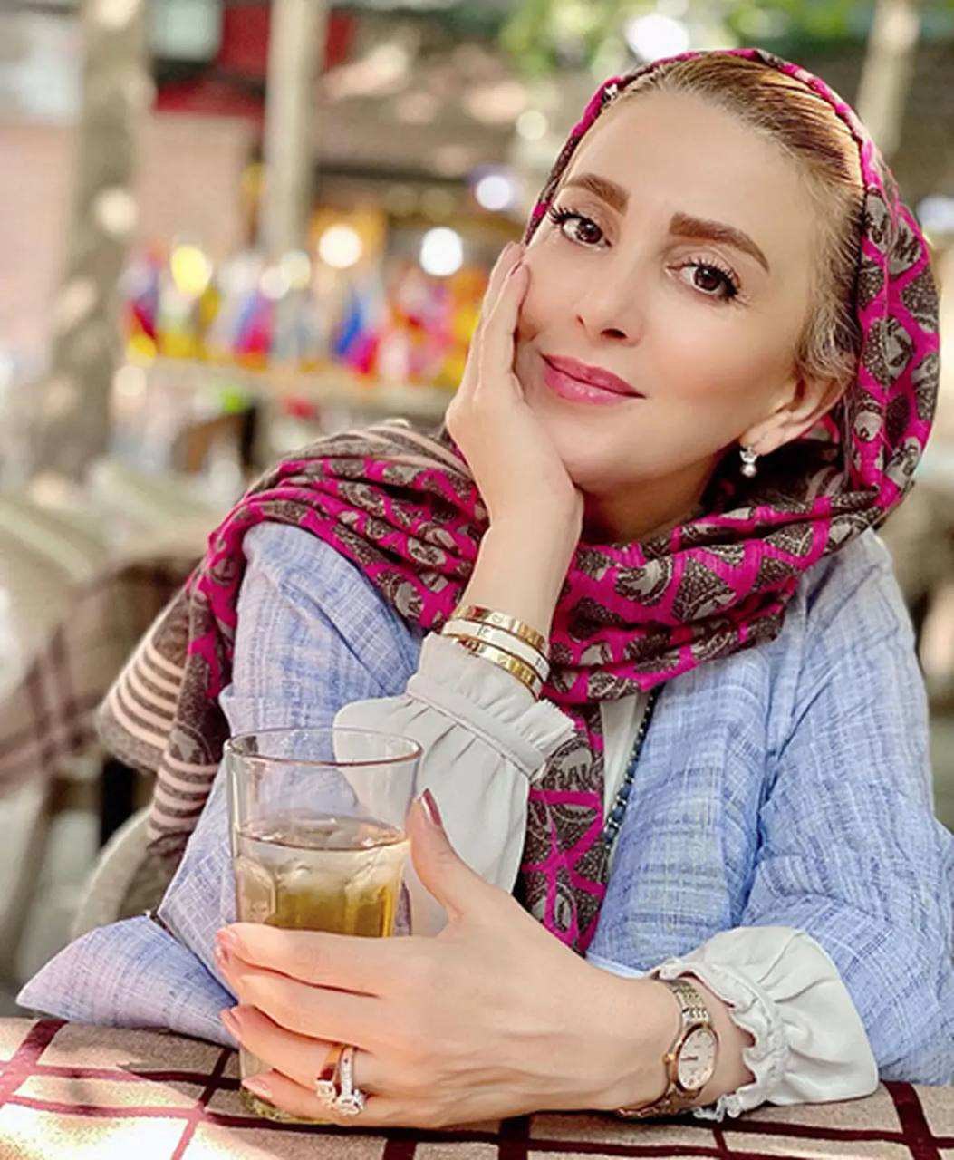 🔴 ژیلا صادقی ، مجری تلویزیون : همه جای دنیا مشکل اقتصادی هست ، مردم بعضی کشورا تا روزی 6 ساعت برق ندارن مردم ما ناشک...