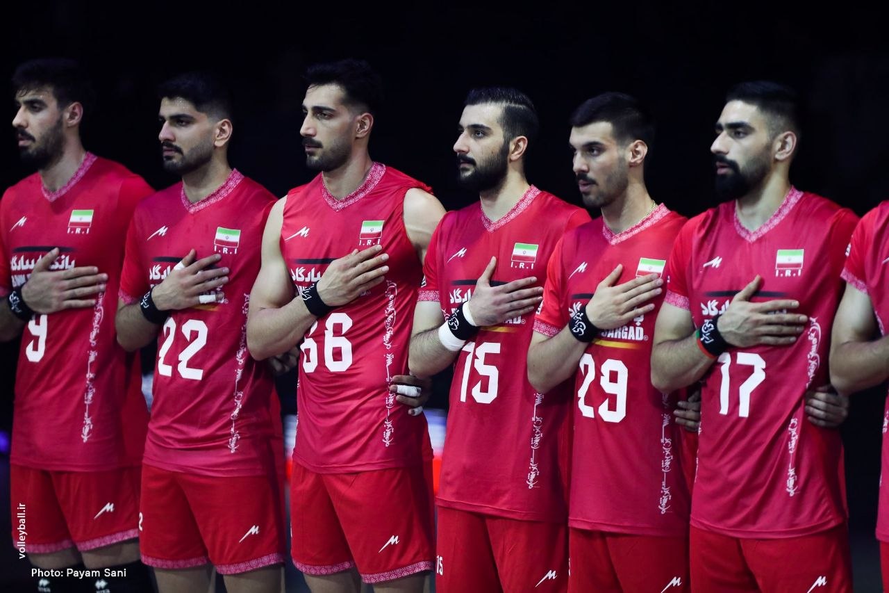 📌ملی پوشان امروز با این لباس به زمین میرن. لیبروها هم لباس سرمه‌ای می‌پوشند.✅ 🏐 @newsline