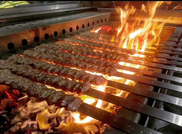 خوشمزه‌تر از این مگه داریم؟ 🍢❤️ Happiness tastes like kebab. 🍢🖤