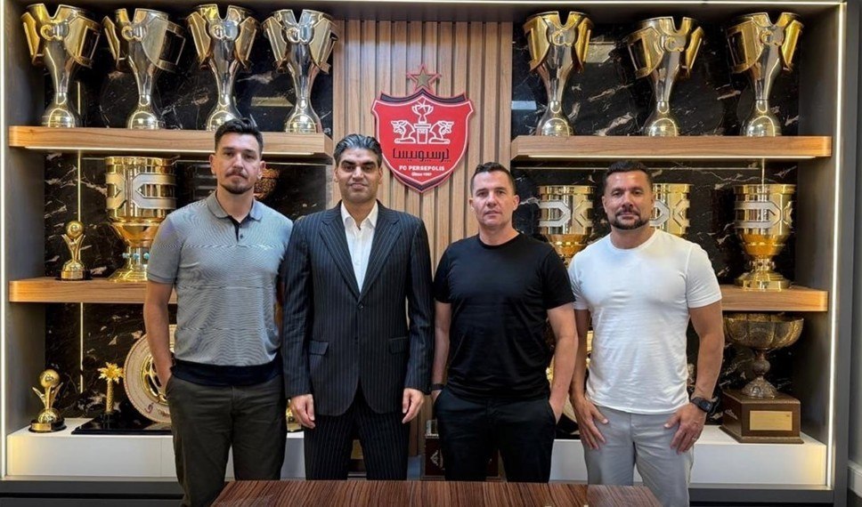 🔺🔻پایان همکاری پرسپولیس با اوسمار ویرا 🔹با پایان فصل رقابتهای فوتبال، همکاری باشگاه پرسپولیس و اوسمار لوس ویرا نی...
