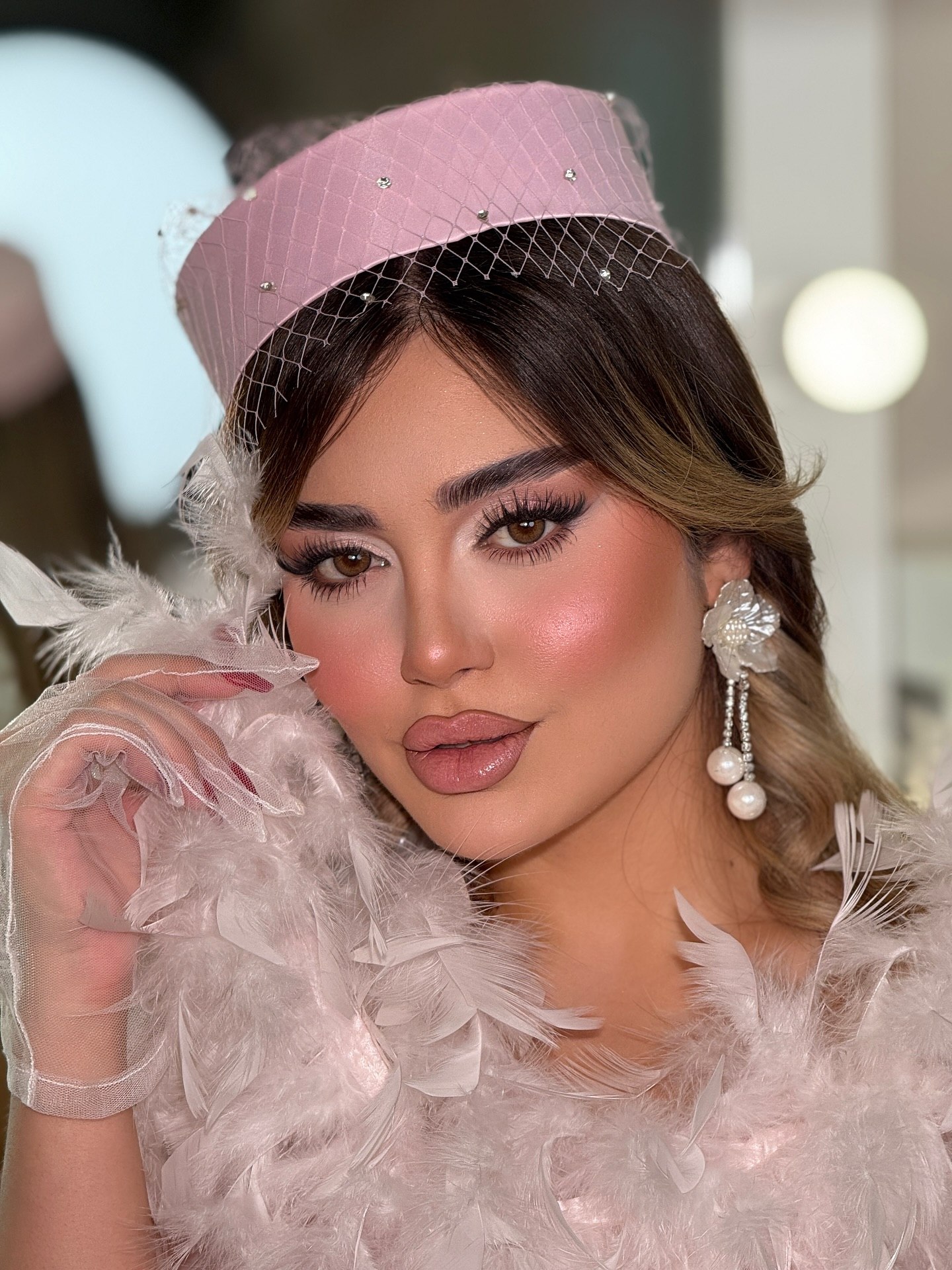 مروارید روی پوست، لوکس روی چهره… ✨ زیبایی، وقتی به ظرافت میرسه. @farzaneh.pm.makeup @merla.bride @markiz_taj @leilak...
