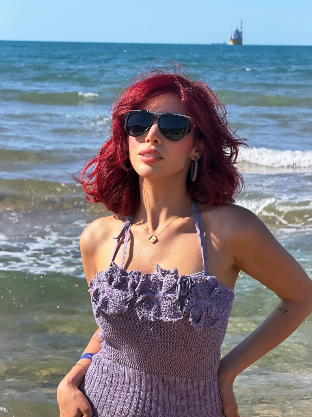 مثل اقیانوس باش آرام اما عمیق. :)🌊️