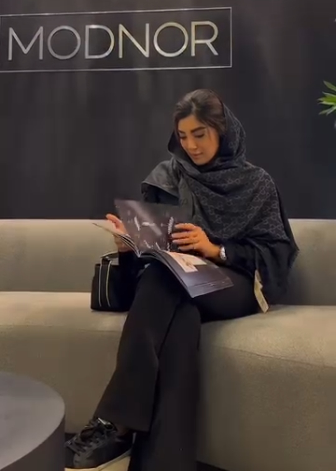 زندگی مثل ورق زدن یه کتاب داستانه، بعضی صفحه هاش خنده میاره رو لبت، بعضی صفحه هاش اشک تو چشمات 💯♥️