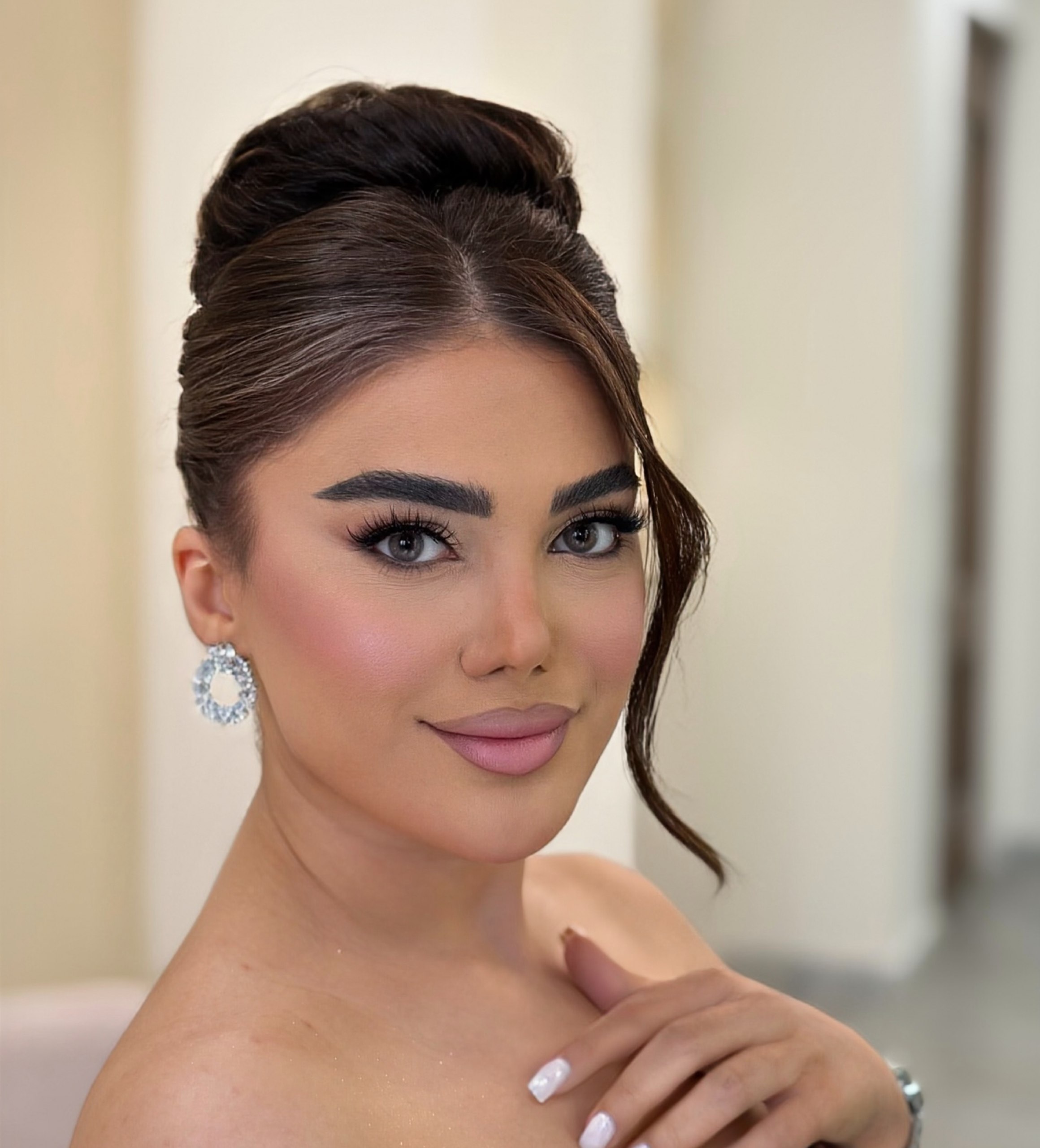 خواهر عروس باشی میکاپت باید cipباشه😍 لطافت رنگ‌های صورتی، درخشش طبیعی پوست و یک میکاپ ظریف که زیبایی چهره رو بدون اغ...