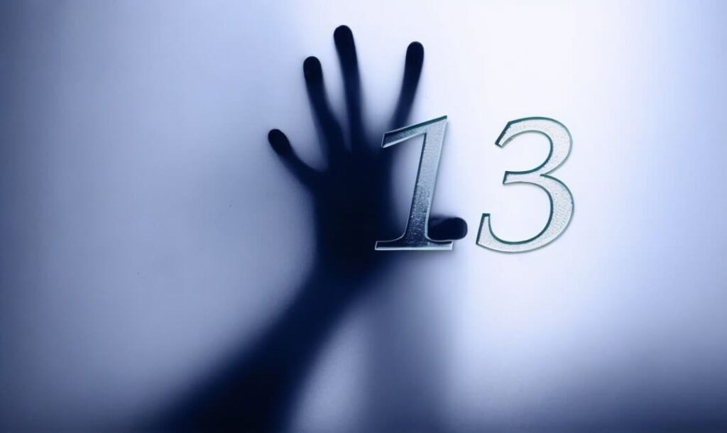 چرا میگن عدد 13 عدد شومیه؟ ب عبارت ساده برحسب این 13 سطح دنیارو کنترل میکنن واین عدد در فرهنگ مختلف معنی خاصی میده مث...