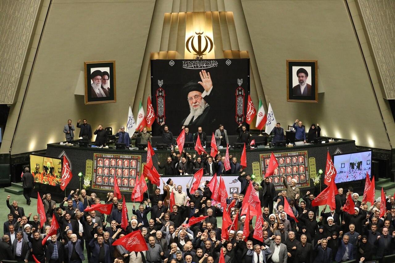 🔴 نشست علنی مجلس شورای اسلامی برگزار شد/ تصویب «سازوکار برگزاری جلسات خانه ملت در مواقع اضطرار» 🔹️نشست علنی مجلس شو...