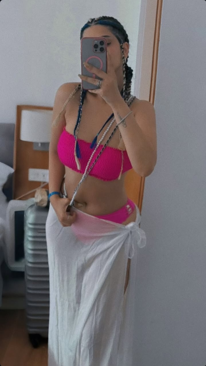 "صورتی یک رنگ نیست
برای من یک فرهنگ است💖....